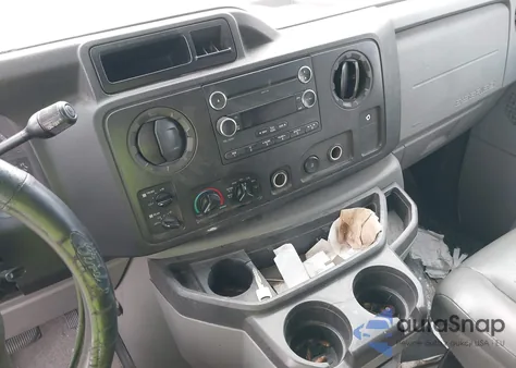 2013 Ford E-350 Super Duty Xlt z USA, uszkodzony, nr VIN 1FBNE3BL0DDA84470